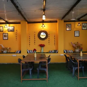  Hostel Alampat Nest By The